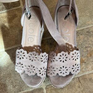 Nicole Women's Mauve Floral Sandals